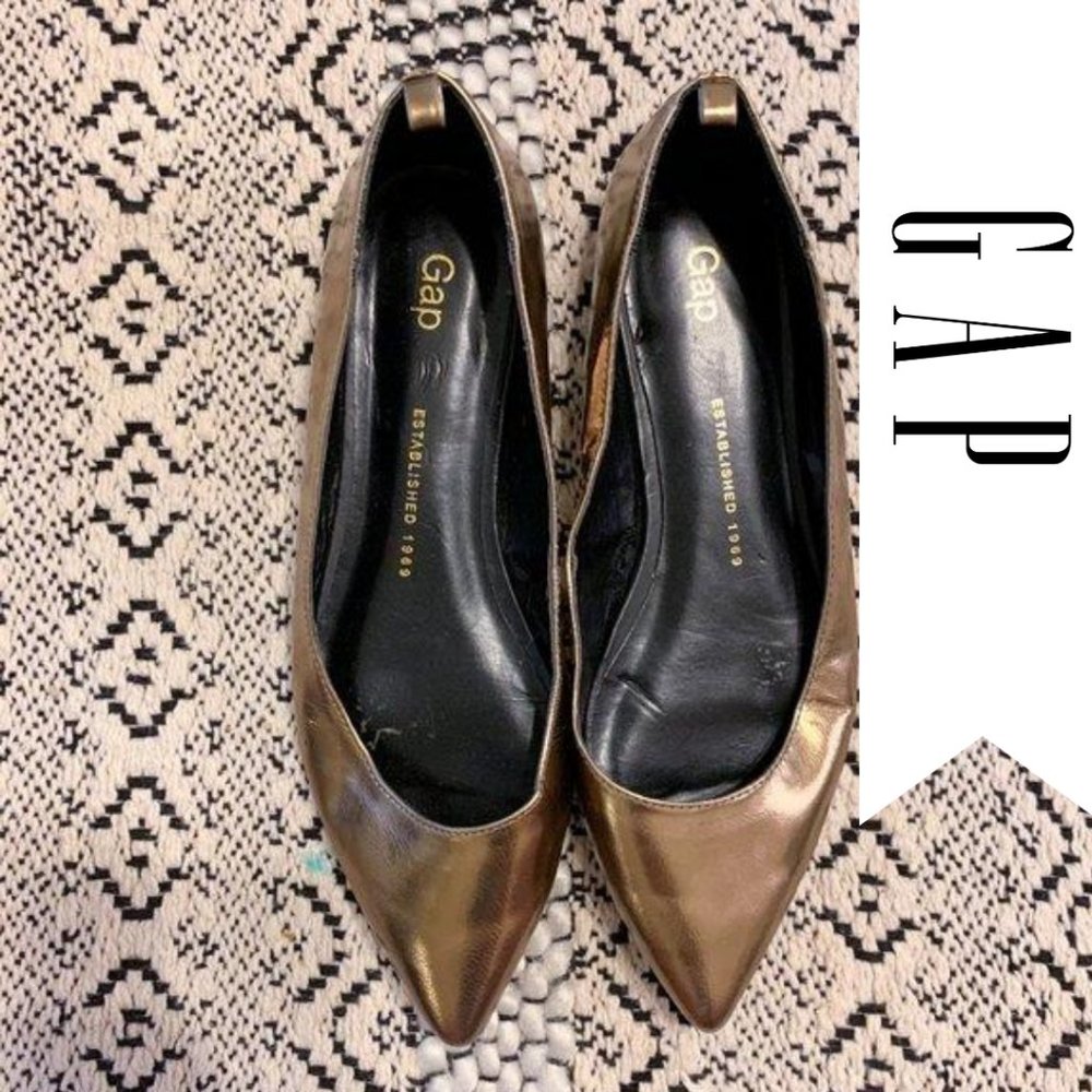 $5 CLEAROUT!! GAP Pointed Flats